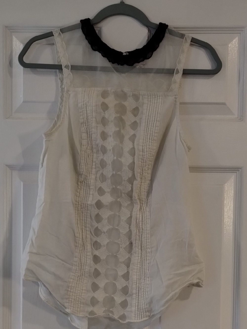 Anthropologie Cream Lace-Front Pintuck Sleeveless Shirt.  (108)
